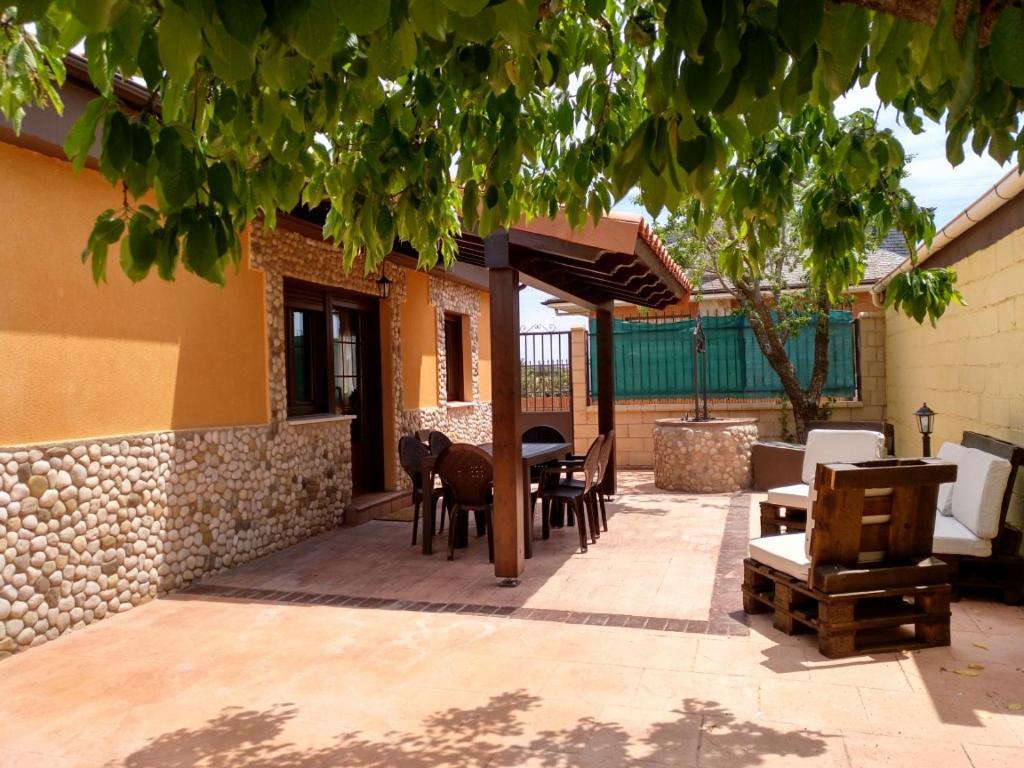 La Casita Del Abuelo Villa Villalmanzo Exterior photo